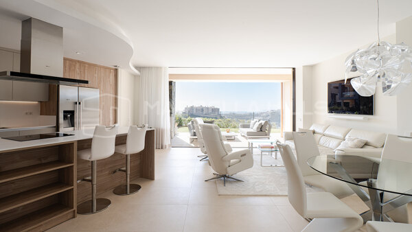 Appartement de luxe en rez-de-jardin à vendre à Real de La Quinta Benahavís, appartement avec vue mer proche de Marbella