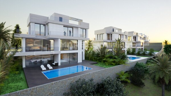 Luxury 4-6 bedroom Villas for Sale on the Frontline of Golf in Estepona – Sea Views & Modern Elegance