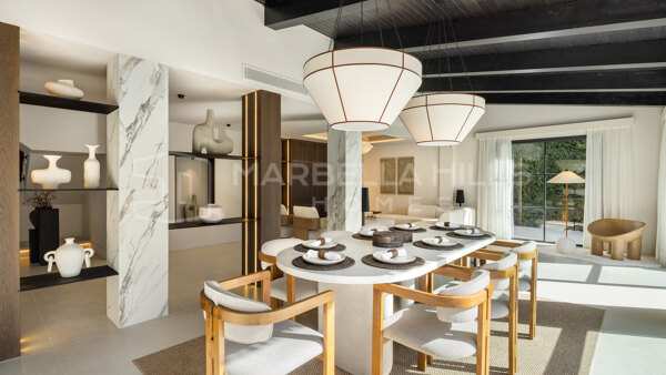 Villa de lujo en venta en Nueva Andalucía Marbella, villa moderna estilo Japandi cerca de Puerto Banús