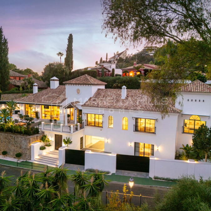 Stylish 5-Bedroom Villa with Panoramic Views Frontline to El Herrojo Golf – Benahavís