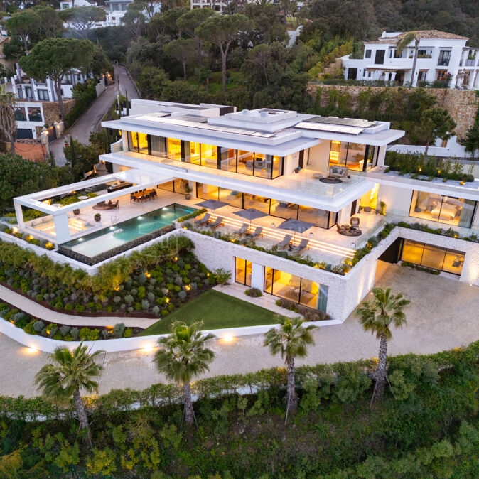 Villa de lujo con vistas panorámicas al mar en venta en El Madroñal Benahavís – Residencia contemporánea cerca de Marbella