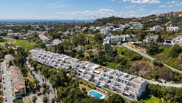 Vue Panoramique et Luxe Absolu : Penthouse Modernisé de 3 Chambres à La Quinta, Benahavís