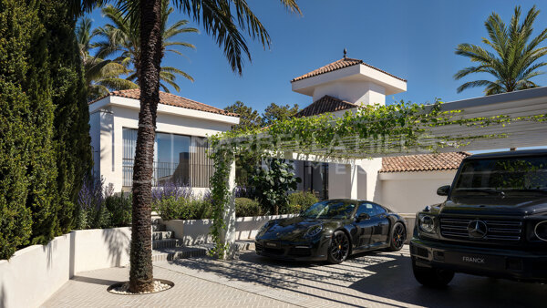 Stylish 5-Bedroom Luxury Villa with Wellness Area in the Heart of Nueva Andalucía