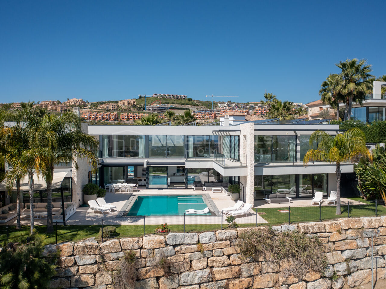 Villa in erster Golflinie mit Meerblick zum Verkauf in La Alquería Benahavís