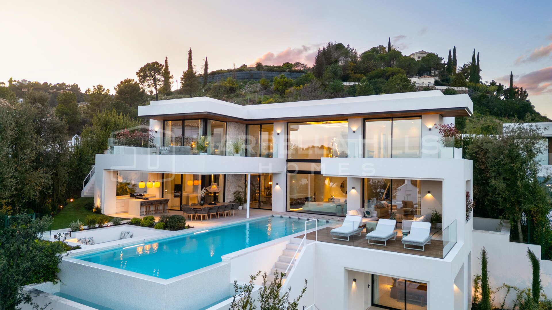 Spectacular 6-Bedroom Contemporary Villa with Panoramic Sea Views in La Quinta - Benahavís