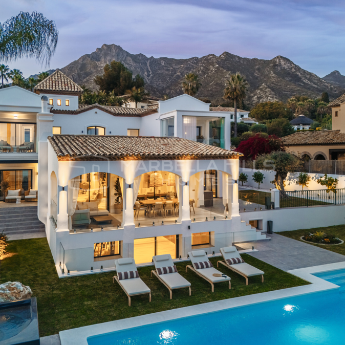 Lujosa villa mediterránea de 5 dormitorios en la prestigiosa comunidad cerrada de Altos Reales - Milla de Oro, Marbella