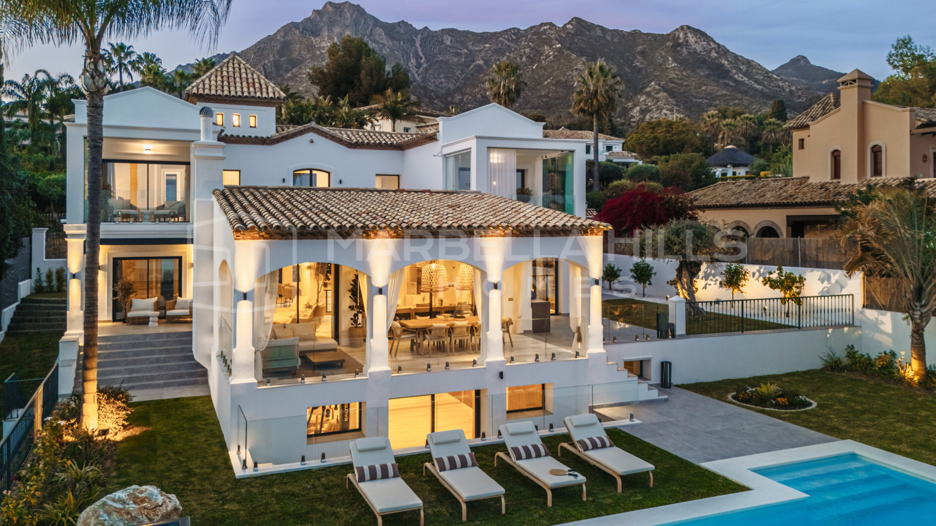 Luxueuse villa méditerranéenne de 5 chambres dans la prestigieuse résidence sécurisée d'Altos Reales – Golden Mile, Marbella