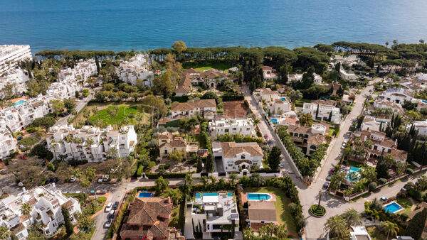 Un chef-d'œuvre d'élégance contemporaine sur la Golden Mile de Marbella – Villa 5 chambres à Casablanca