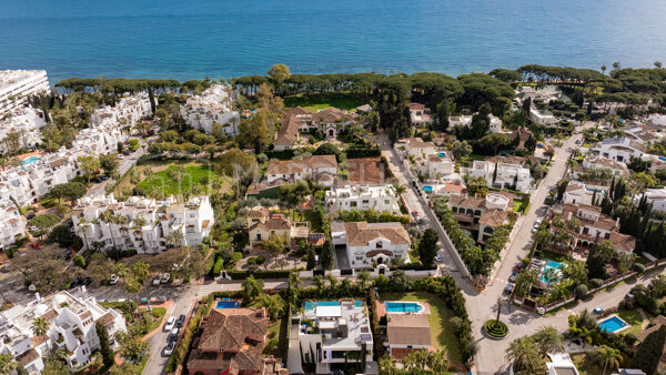 Un chef-d'œuvre d'élégance contemporaine sur la Golden Mile de Marbella – Villa 5 chambres à Casablanca