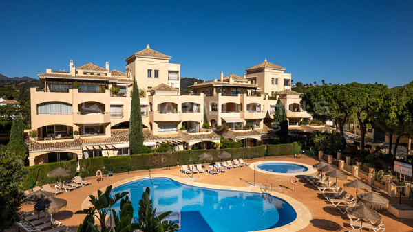 Elegant Duplex Penthouse with Panoramic Views in Hacienda Elviria, Marbella East