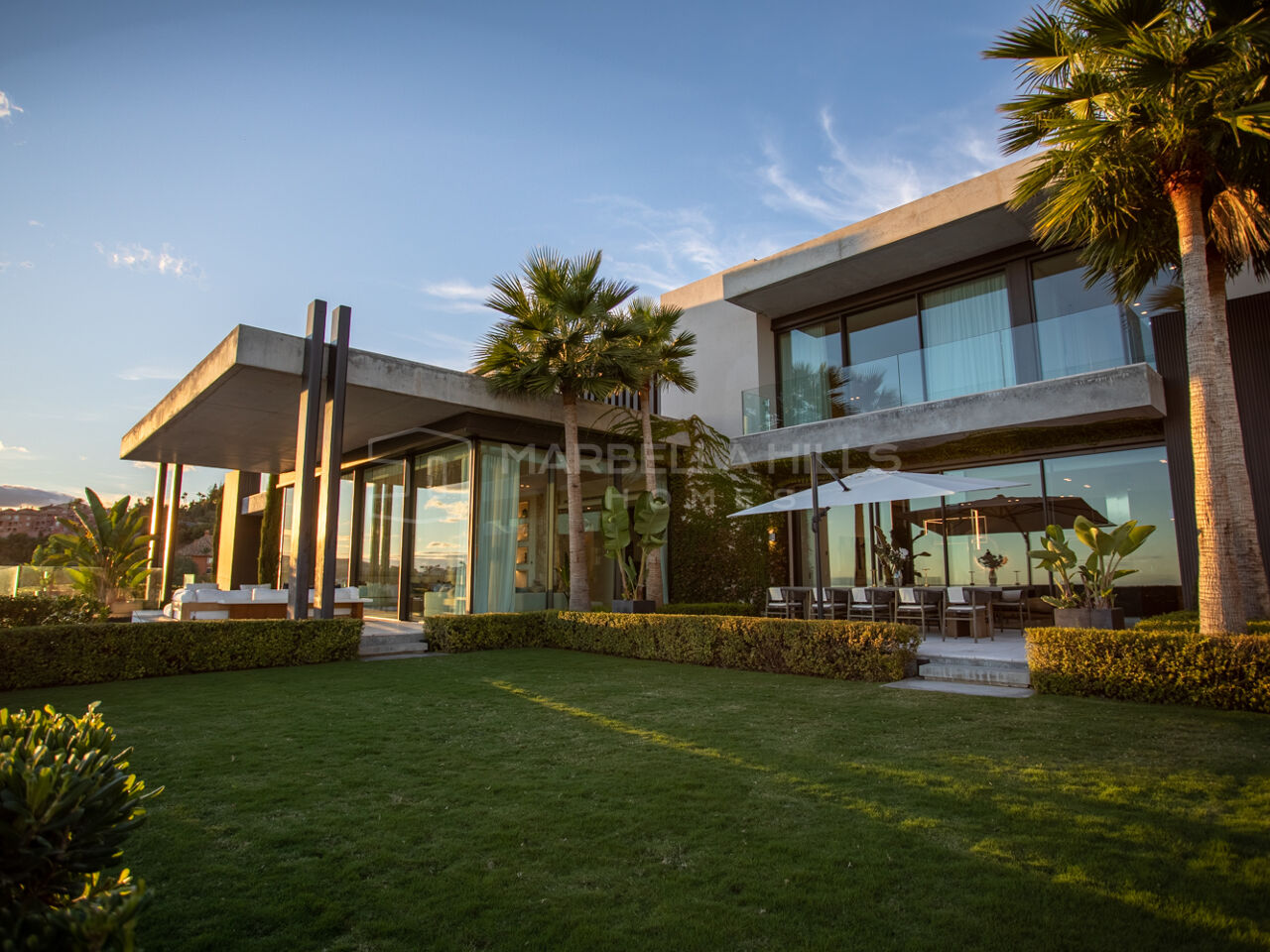 Impresionante villa moderna de 7 dormitorios en The Hills, La Quinta – Vistas panorámicas desde las montañas hasta el mar
