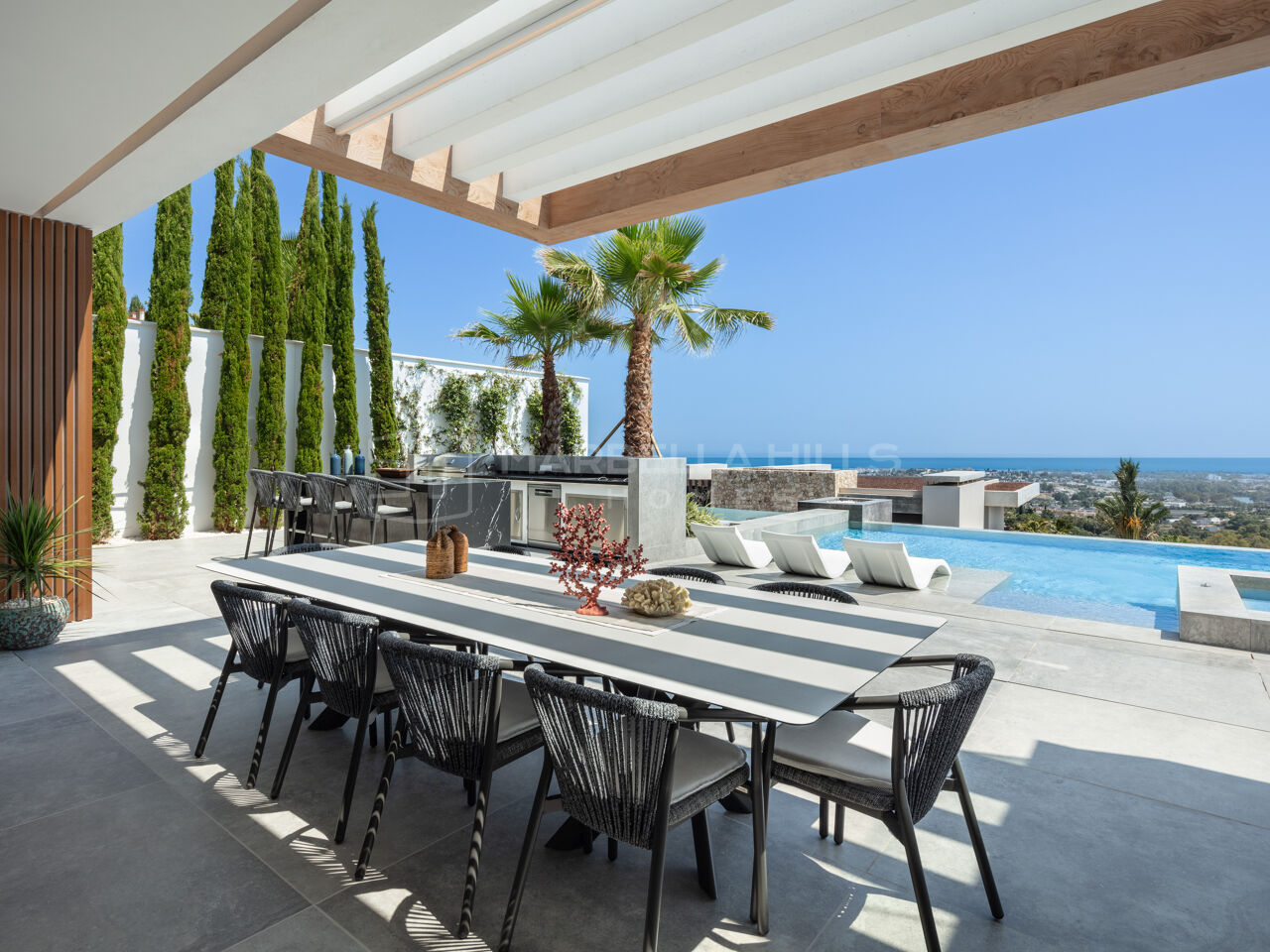 Villa de luxe avec vues panoramiques sur la mer à vendre à The Hills La Quinta Benahavís – Résidence contemporaine près de Marbella