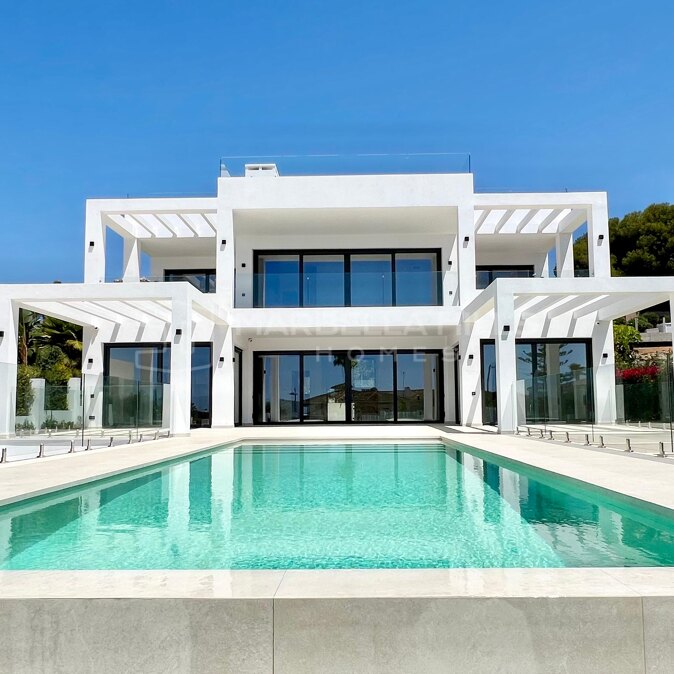 Modern 4 bedroom new build villa in second beach line in Elviria - Marbella East