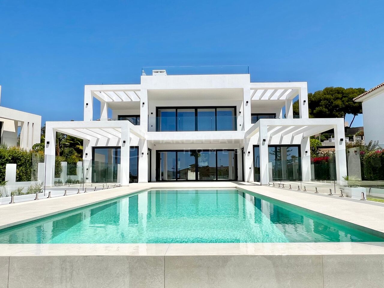 Modern 4 bedroom new build villa in second beach line in Elviria - Marbella East