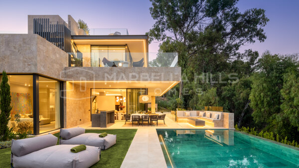 Villa bien conçue de 6 chambres parfaitement intégrée à la beauté naturelle à La Cerquilla - Nueva Andalucia