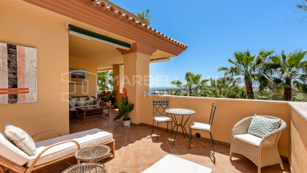 Fantastique appartement de 3 chambres avec des vues spectaculaires à Cumbres del Rodeo, Nueva Andalucia
