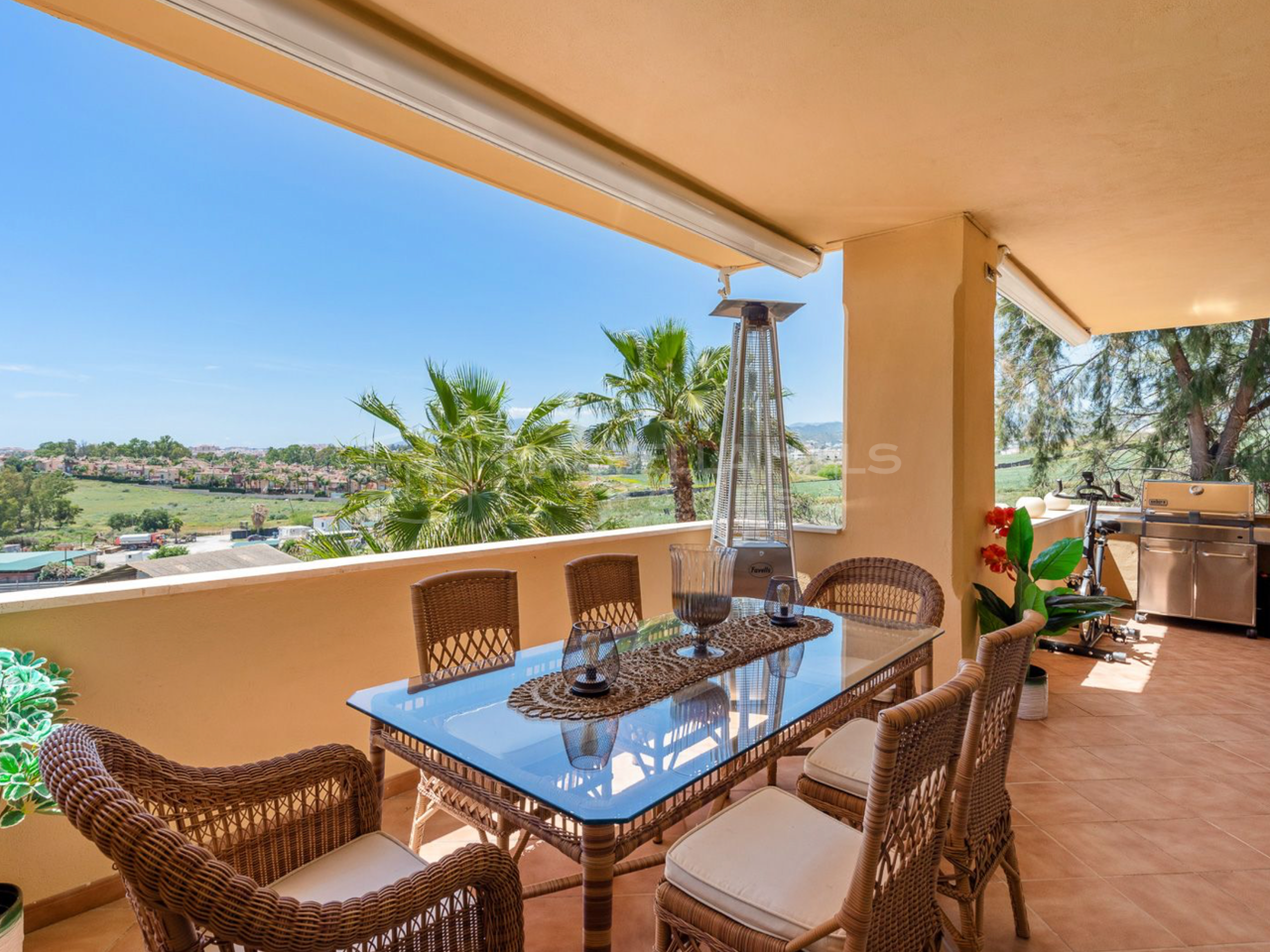 Fantastique appartement de 3 chambres avec des vues spectaculaires à Cumbres del Rodeo, Nueva Andalucia