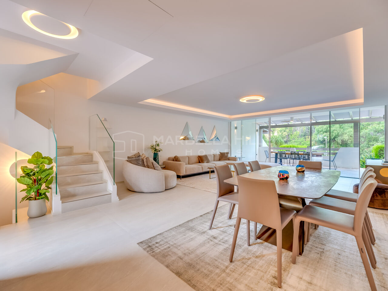 Elegante casa adosada de 5 dormitorios en Lomas de Puente Romano con vistas al mar y piscina privada - Milla de Oro, Marbella