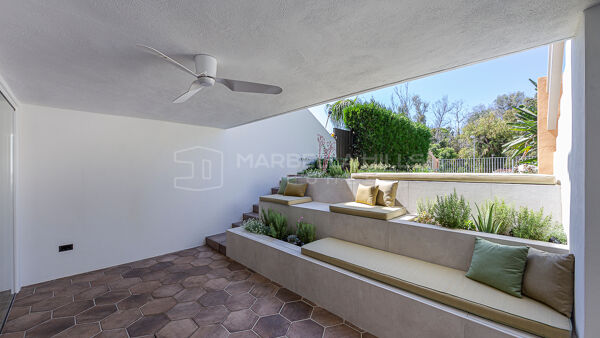 Elegante casa adosada de 5 dormitorios en Lomas de Puente Romano con vistas al mar y piscina privada - Milla de Oro, Marbella