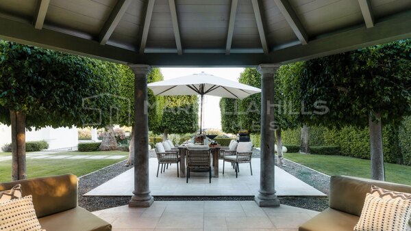 Villa de lujo en venta en Sierra Blanca, Marbella con vistas panorámicas al mar, spa y cine