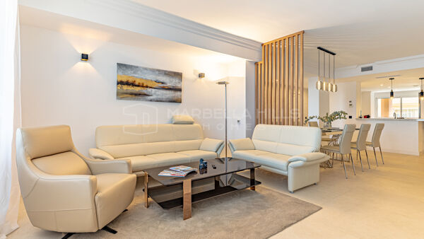 Elegant Sea View Apartment for Sale in Magna Marbella Nueva Andalucía