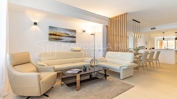 Elegant Sea View Apartment for Sale in Magna Marbella Nueva Andalucía