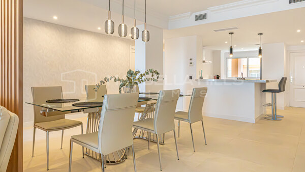 Elegant Sea View Apartment for Sale in Magna Marbella Nueva Andalucía