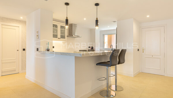 Elegant Sea View Apartment for Sale in Magna Marbella Nueva Andalucía