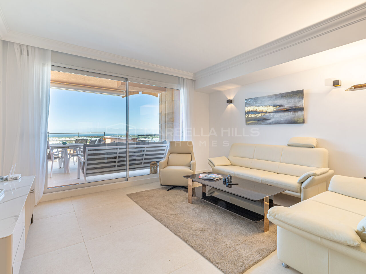 Elegant Sea View Apartment for Sale in Magna Marbella Nueva Andalucía