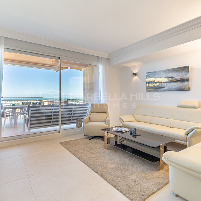 Elegant Sea View Apartment for Sale in Magna Marbella Nueva Andalucía