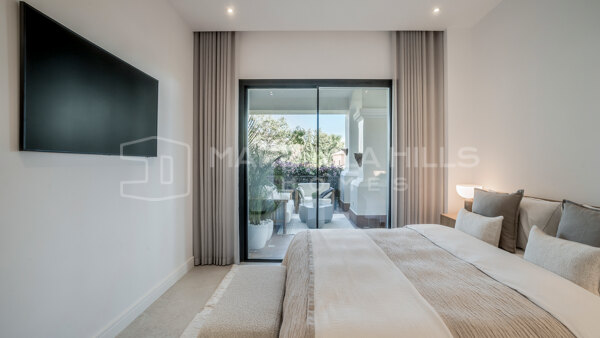 Luxuriöse, neu renovierte 3 Schlafzimmer Erdgeschosswohnung in der Exklusiven Gemeinde Altos Reales, Sierra Blanca - Goldene Meile