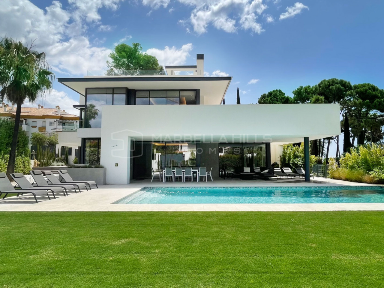 Luxuriöse Zeitgenössische 5 Schlafzimmer Villa im Herzen der Goldenen Meile von Marbella - Nagueles