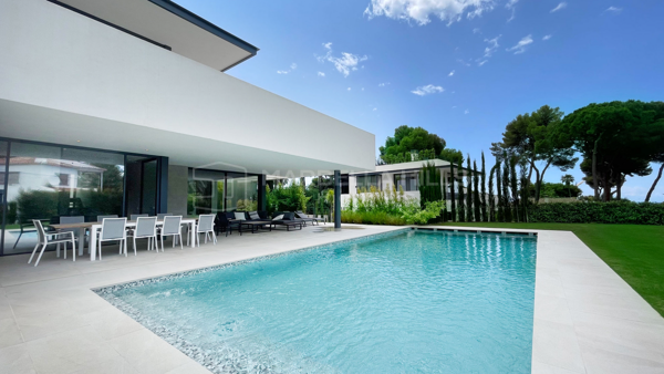 Luxurious Contemporary 5-Bedroom Villa in the Heart of Marbella's Golden Mile - Nagueles