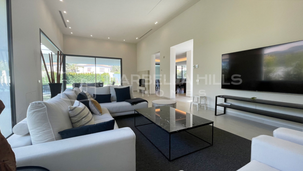 Lujosa villa contemporánea de 5 dormitorios en el corazón de la Milla de Oro de Marbella - Nagueles