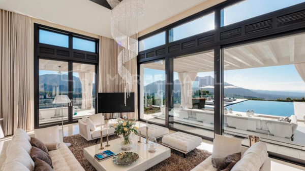 Mansión de Ultra Lujo en Venta en La Zagaleta, Benahavís con Vistas Panorámicas al Mar