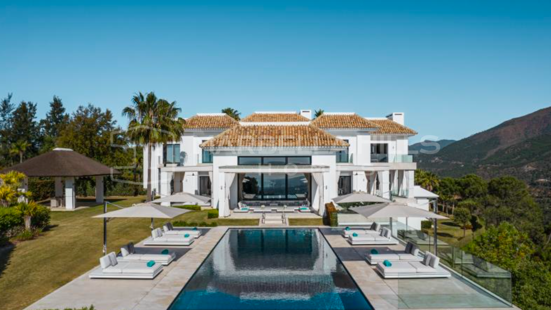 Ultra-Luxusvilla zum Verkauf in La Zagaleta, Benahavís mit Panoramablick auf das Meer
