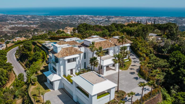 Mansion de Luxe Contemporaine à Vendre à La Zagaleta, Benahavís avec Vue Panoramique sur la Mer