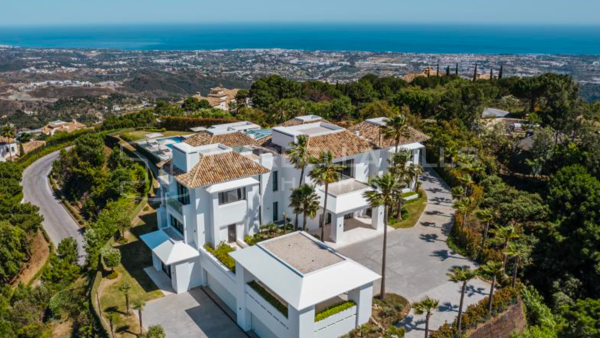 Mansión de Ultra Lujo en Venta en La Zagaleta, Benahavís con Vistas Panorámicas al Mar