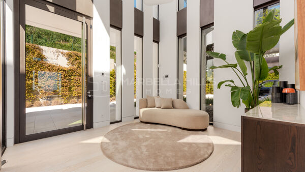 Stunning Contemporary 6-Bedroom Villa in La Reserva de Alcuzcuz with Panoramic Sea Views: Ultimate Luxury and Privacy in Benahavís