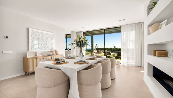 Villa en Primera Línea de Playa en la Nueva Milla de Oro – Vistas Panorámicas al Mar y Acceso Directo a la Playa