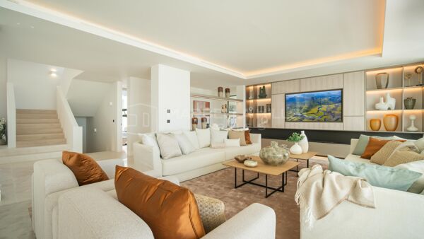 Luxury Villa for Sale in El Herrojo Benahavís with Sea Views near Marbella and La Quinta Golf