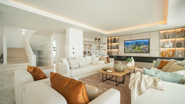 Luxusvilla zum Verkauf in El Herrojo, Benahavís mit Meerblick nahe Marbella und La Quinta Golf