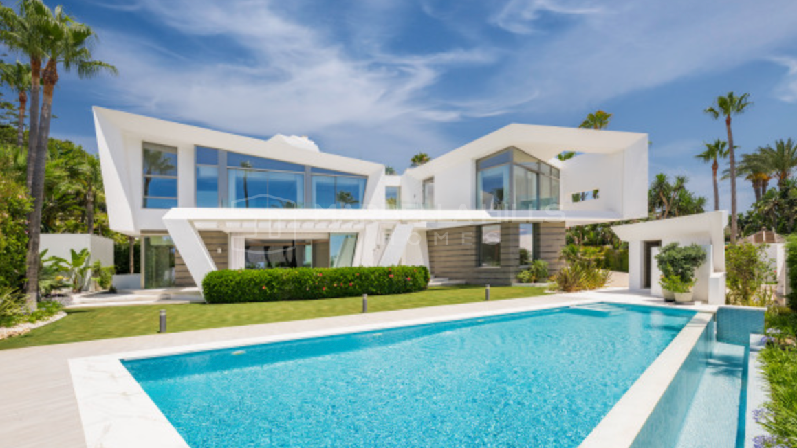 Contemporary Beachfront Luxury Villa for Sale in Los Monteros Playa, Marbella East