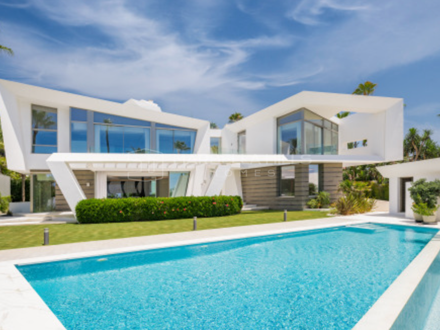 Contemporary Beachfront Luxury Villa for Sale in Los Monteros Playa, Marbella East