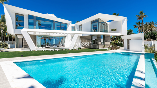 Contemporary Beachfront Luxury Villa for Sale in Los Monteros Playa, Marbella East