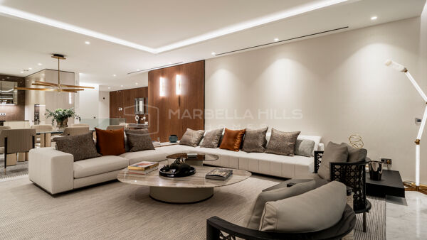 Duplex de luxe FENDI Casa à vendre à EPIC Marbella Golden Mile avec vues mer et La Concha