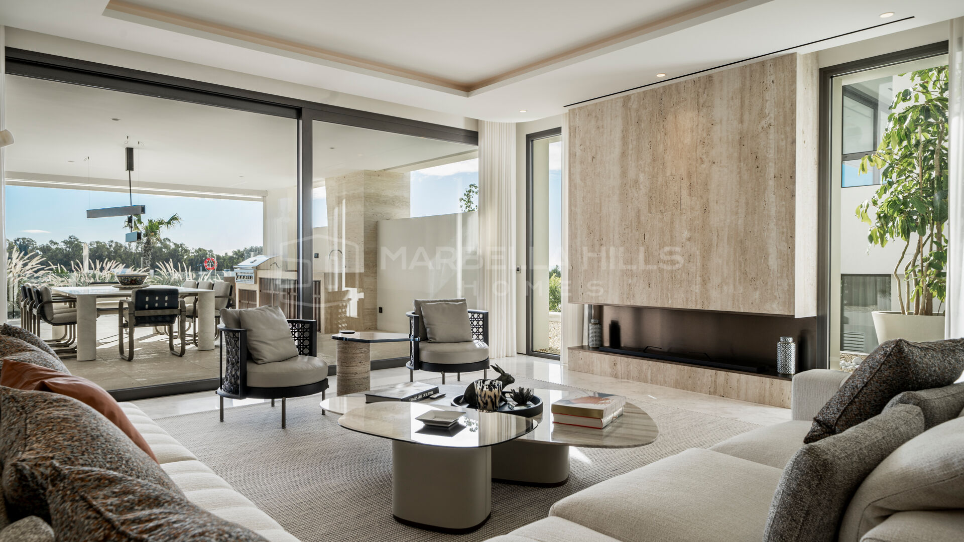 Duplex de luxe FENDI Casa à vendre à EPIC Marbella Golden Mile avec vues mer et La Concha
