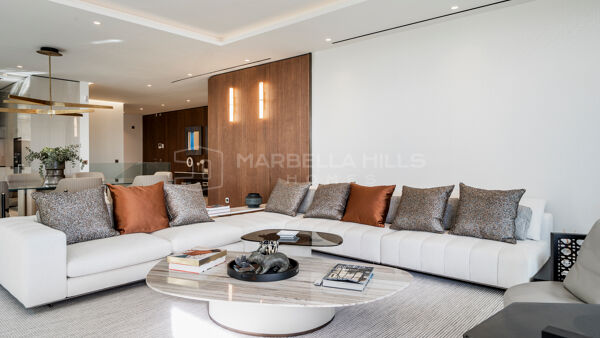 Duplex de luxe FENDI Casa à vendre à EPIC Marbella Golden Mile avec vues mer et La Concha