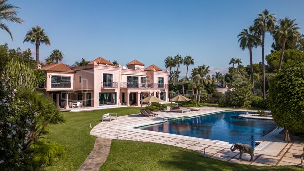 Domaine Palatial Luxueux de 8 Chambres à Paraiso Barronal, Estepona : Vie Exclusive avec des Possibilités Infinies