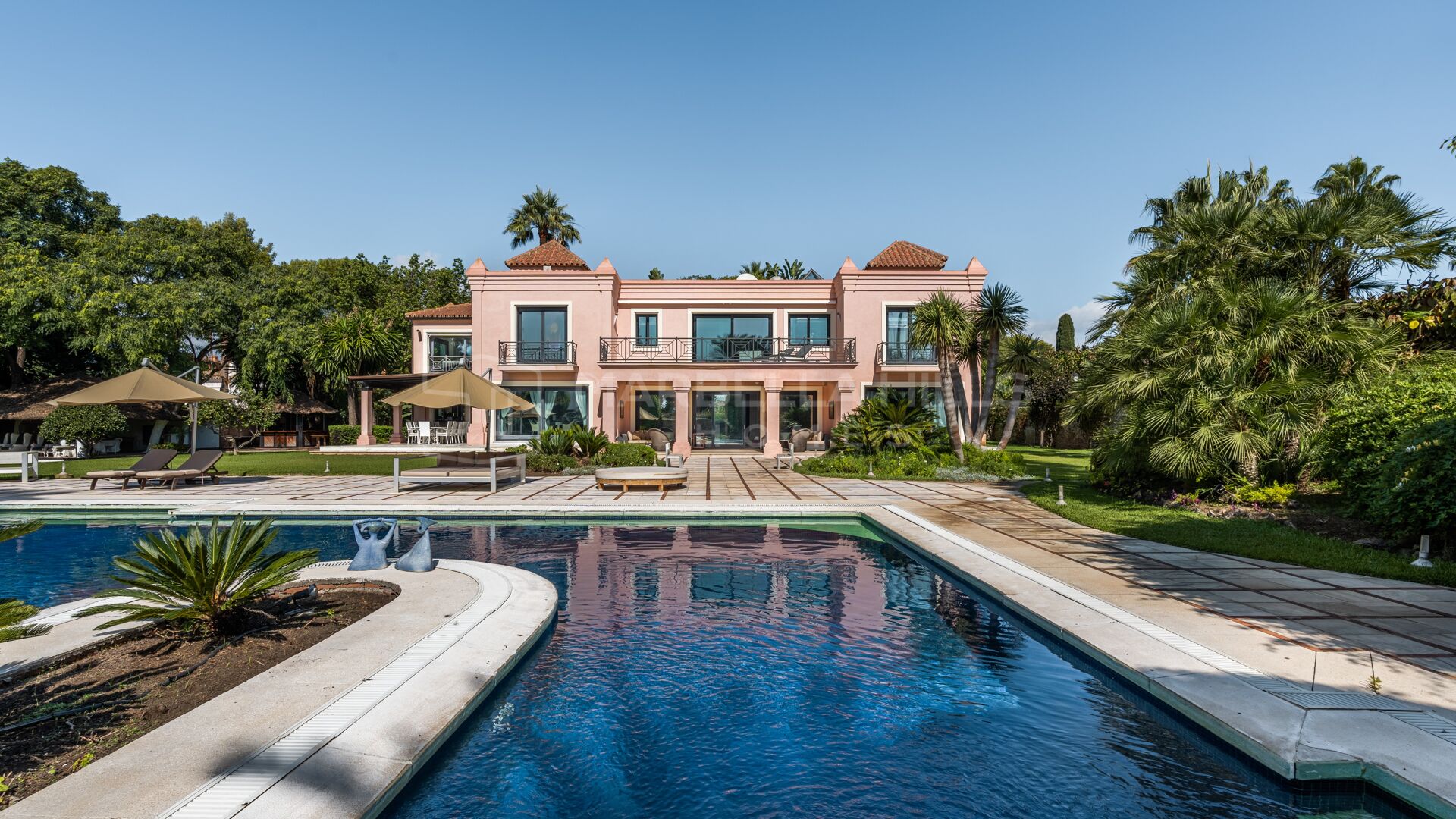 Domaine Palatial Luxueux de 8 Chambres à Paraiso Barronal, Estepona : Vie Exclusive avec des Possibilités Infinies